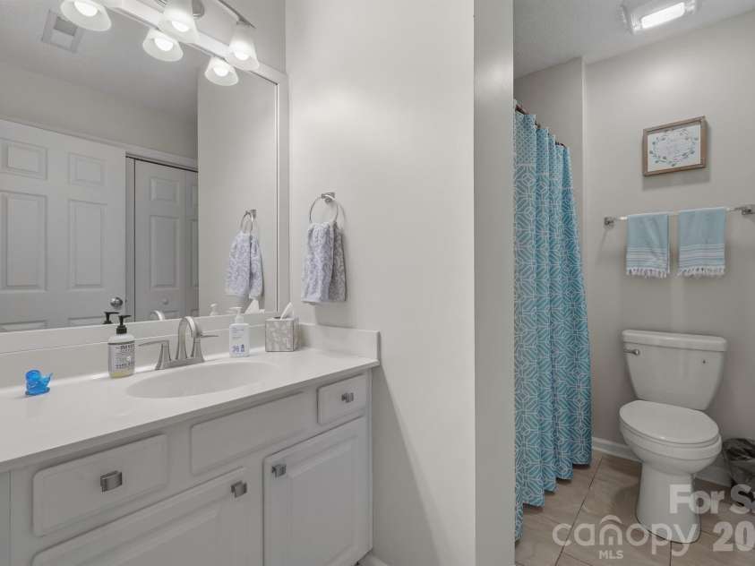 21153 Cold Spring Lane, Cornelius, NC 28031.  MLS# CAR4355327, YatesRealty ID 22914. Guest Bathroom
