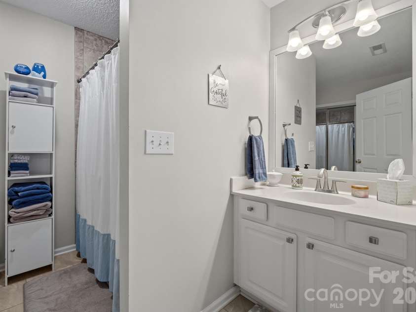 21153 Cold Spring Lane, Cornelius, NC 28031.  MLS# CAR4355327, YatesRealty ID 22914. Primary Bathroom