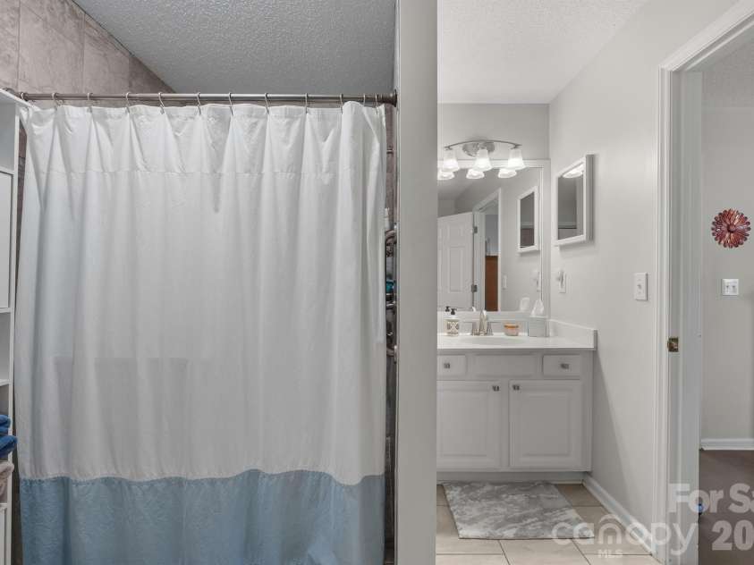 21153 Cold Spring Lane, Cornelius, NC 28031.  MLS# CAR4355327, YatesRealty ID 22914. Primary Bathroom