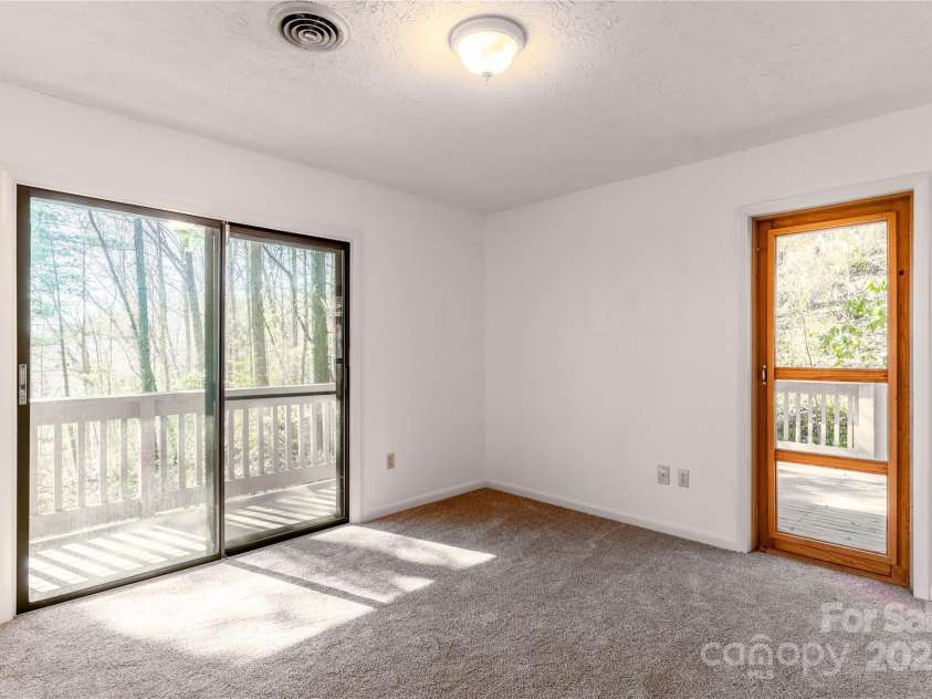 404 Buck Cove Terrace, Asheville, NC 28805.  MLS# CAR4217791, YatesRealty ID 22914. Back Bedroom
