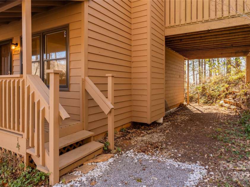 404 Buck Cove Terrace, Asheville, NC 28805.  MLS# CAR4217791, YatesRealty ID 22914. Carport