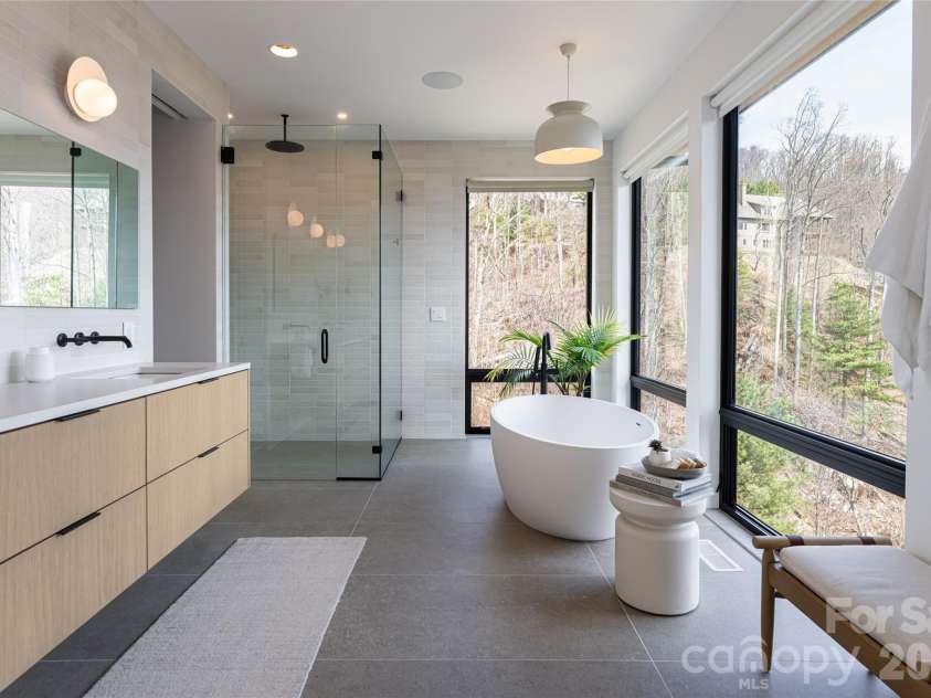 86 Rambling Ridge Road, Asheville, NC 28804.  MLS# CAR4362635, YatesRealty ID 22916. 