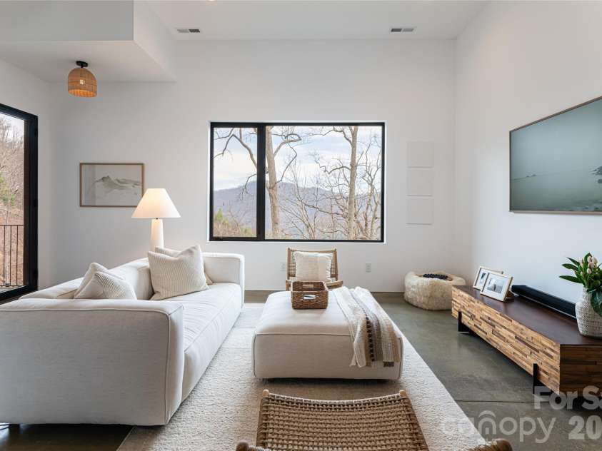 86 Rambling Ridge Road, Asheville, NC 28804.  MLS# CAR4362635, YatesRealty ID 22916. 