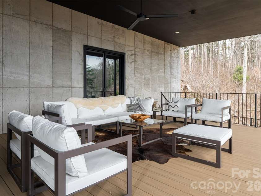 86 Rambling Ridge Road, Asheville, NC 28804.  MLS# CAR4362635, YatesRealty ID 22916. 