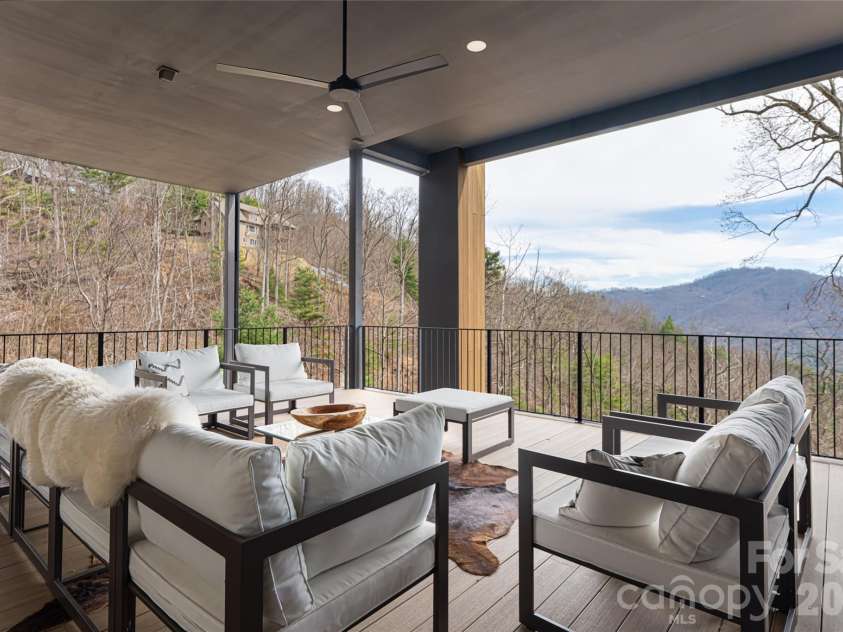 86 Rambling Ridge Road, Asheville, NC 28804.  MLS# CAR4362635, YatesRealty ID 22916. 