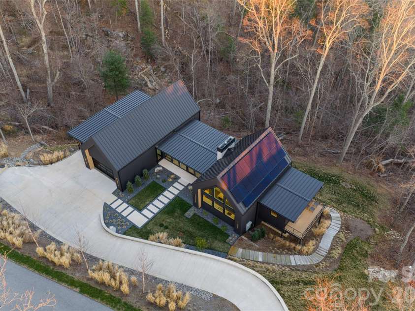 86 Rambling Ridge Road, Asheville, NC 28804.  MLS# CAR4362635, YatesRealty ID 22916. 
