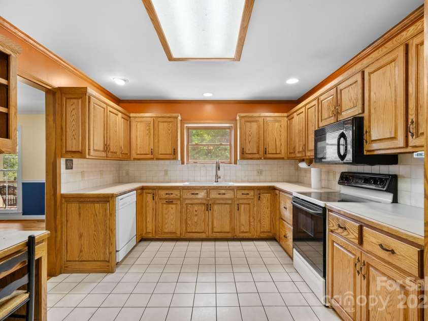 304 La Foret Drive, Morganton, NC 28655.  MLS# CAR4256952, YatesRealty ID 22917. 