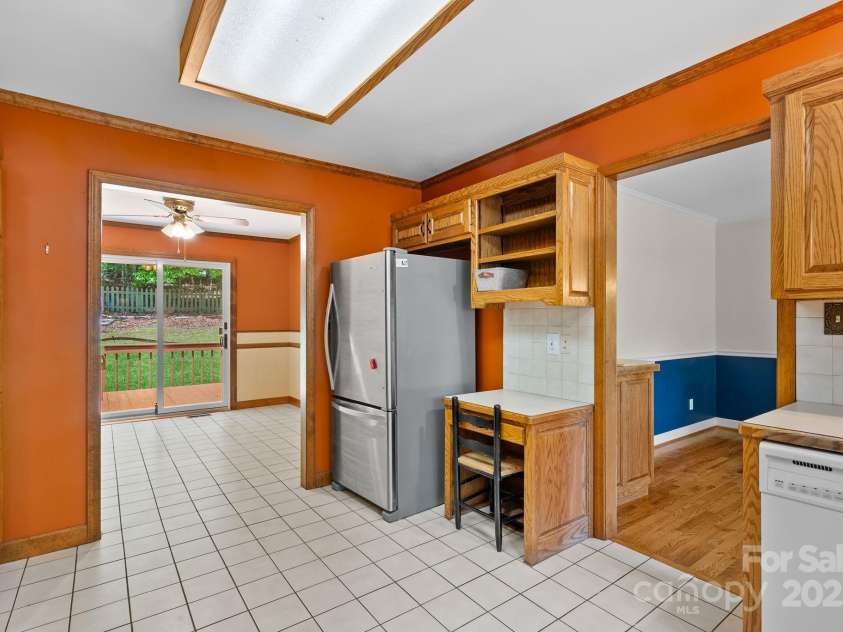 304 La Foret Drive, Morganton, NC 28655.  MLS# CAR4256952, YatesRealty ID 22917. 