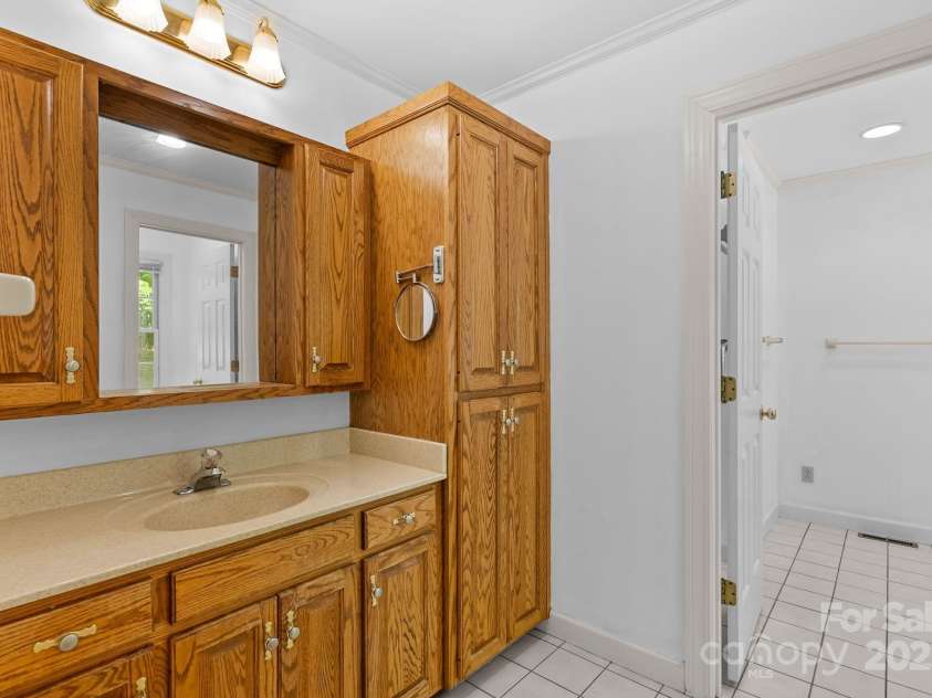 304 La Foret Drive, Morganton, NC 28655.  MLS# CAR4256952, YatesRealty ID 22917. Primary Bath