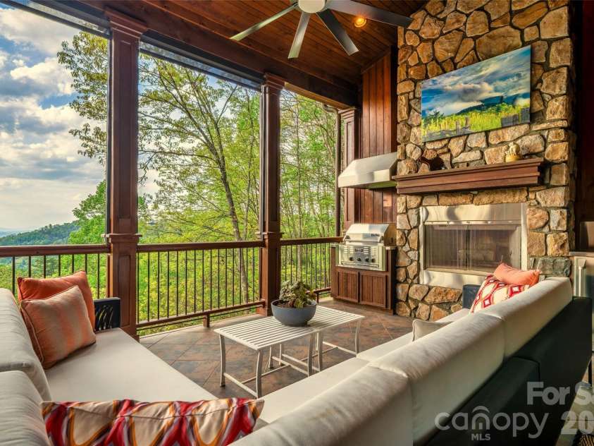 8 Timberwolf Court, Asheville, NC 28804.  MLS# CAR4369628, YatesRealty ID 22918. 