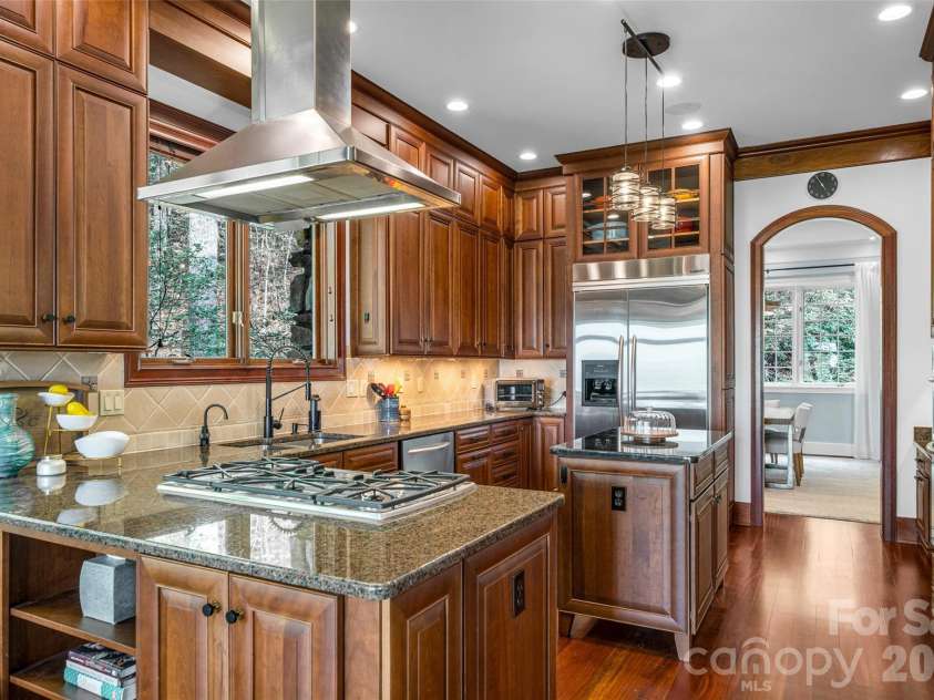 8 Timberwolf Court, Asheville, NC 28804.  MLS# CAR4369628, YatesRealty ID 22918. Kitchen