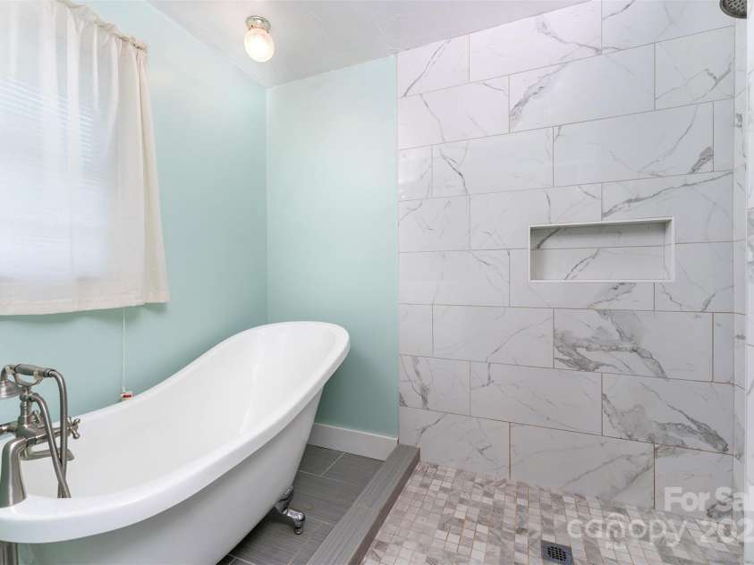 24 Arco Road, Asheville, NC 28805.  MLS# CAR4273100, YatesRealty ID 22919. 