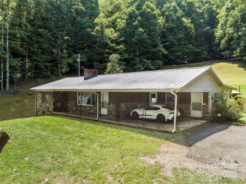 145 Appalachian Drive, Burnsville, NC 28714.  MLS# CAR4164720, YatesRealty ID 2292. 