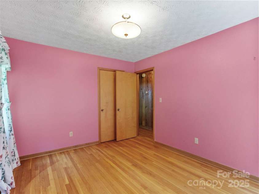 145 Appalachian Drive, Burnsville, NC 28714.  MLS# CAR4164720, YatesRealty ID 2292. 