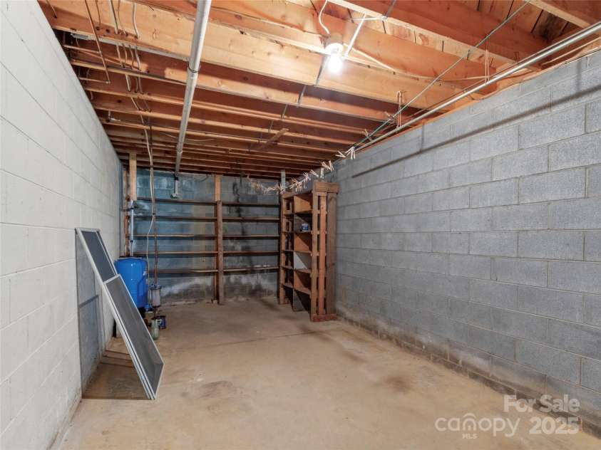 145 Appalachian Drive, Burnsville, NC 28714.  MLS# CAR4164720, YatesRealty ID 2292. 