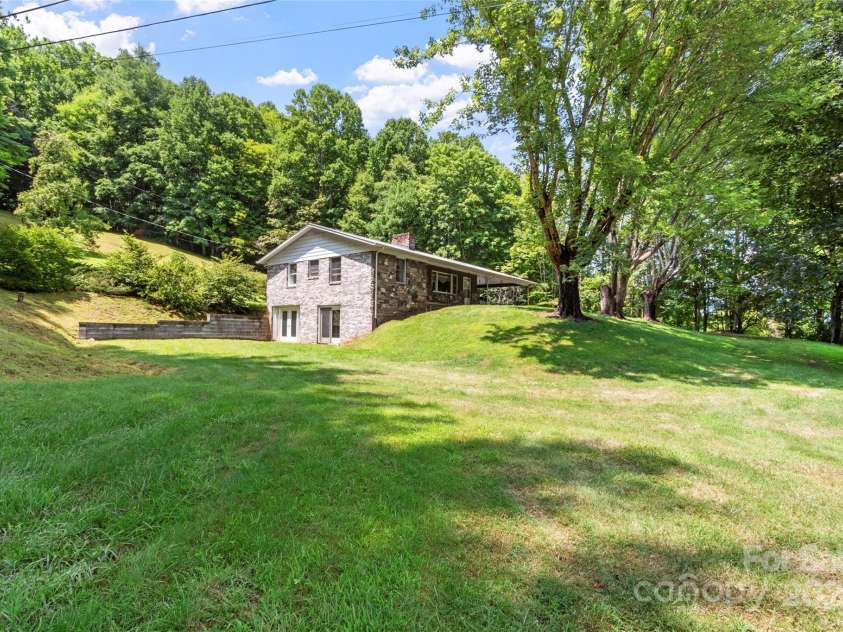 145 Appalachian Drive, Burnsville, NC 28714.  MLS# CAR4164720, YatesRealty ID 2292. 