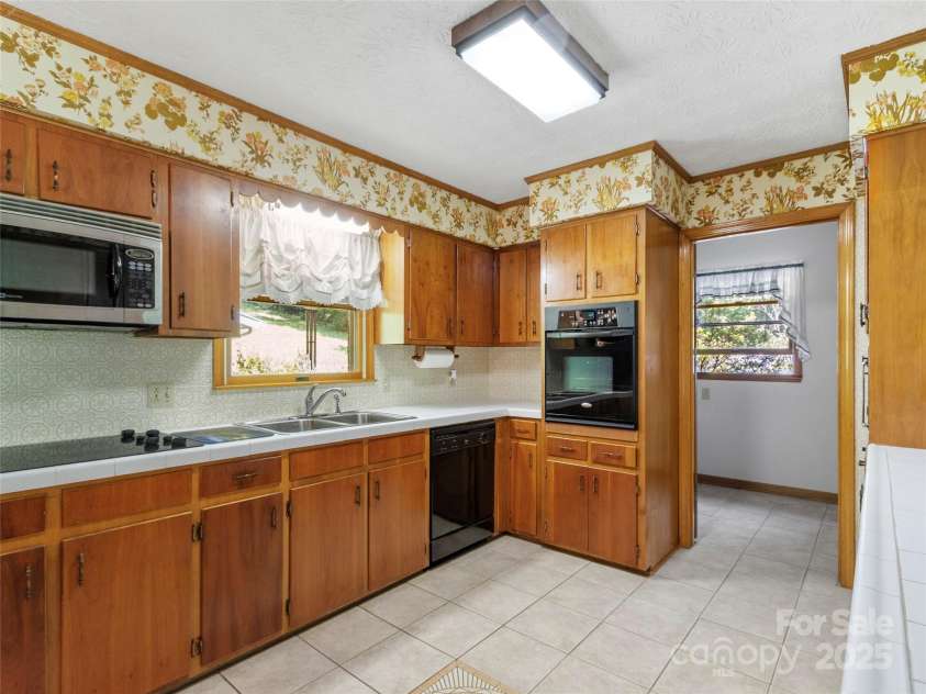 145 Appalachian Drive, Burnsville, NC 28714.  MLS# CAR4164720, YatesRealty ID 2292. Kitchen
