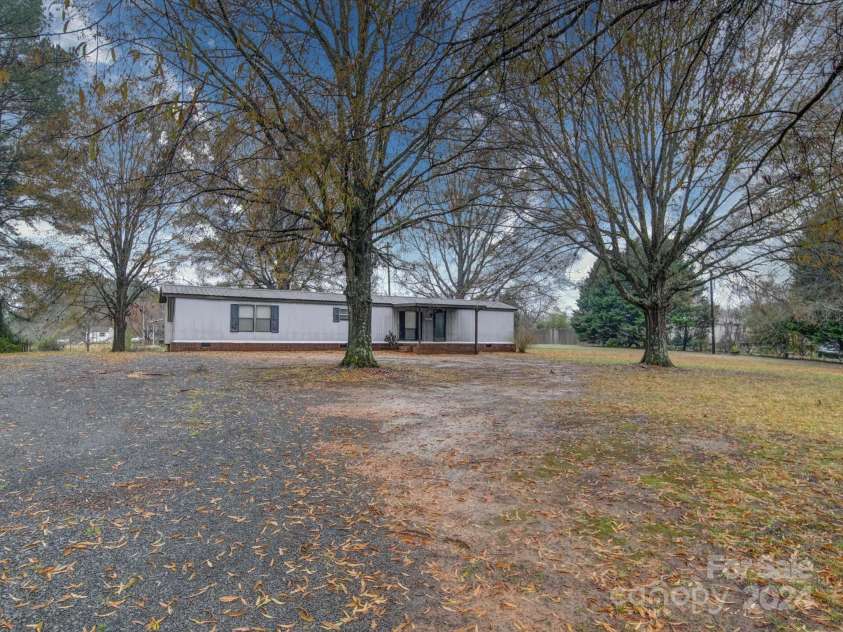 44267 Yadkin Brick Road, New London, NC 28127.  MLS# CAR4206586, YatesRealty ID 2292. 