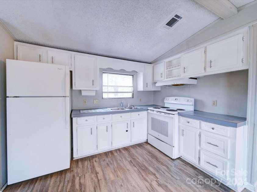 44267 Yadkin Brick Road, New London, NC 28127.  MLS# CAR4206586, YatesRealty ID 2292. 