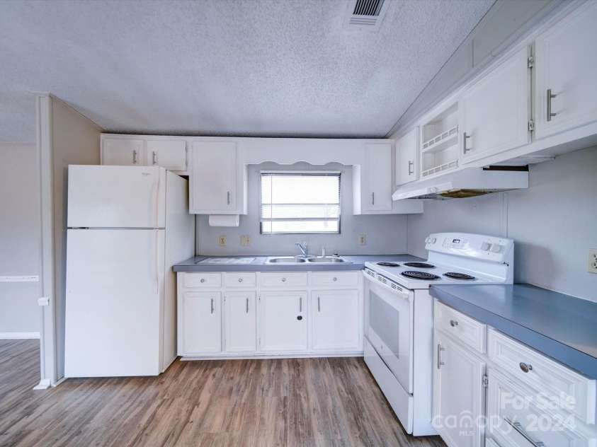 44267 Yadkin Brick Road, New London, NC 28127.  MLS# CAR4206586, YatesRealty ID 2292. 