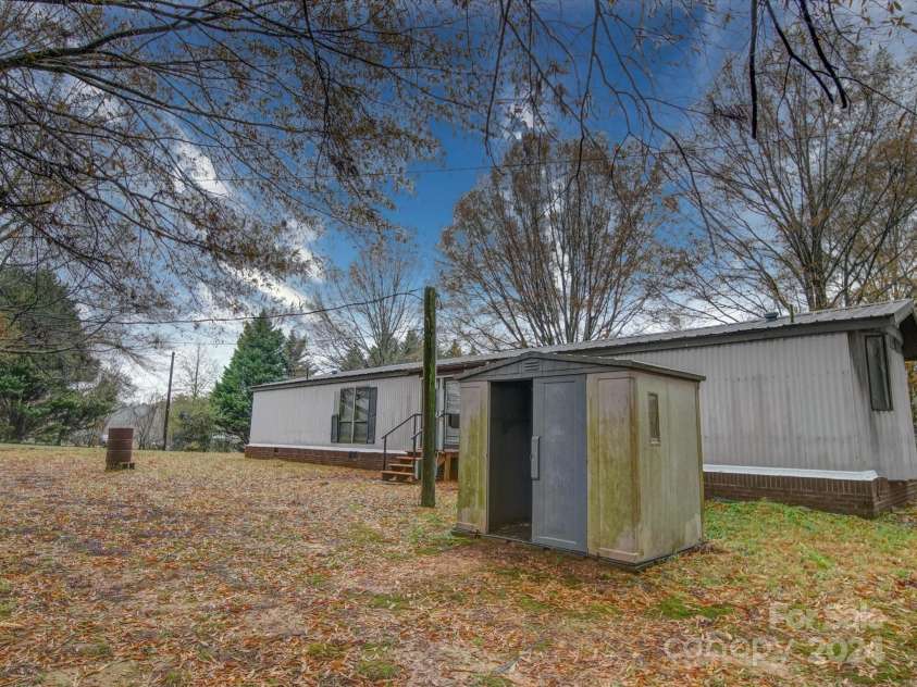 44267 Yadkin Brick Road, New London, NC 28127.  MLS# CAR4206586, YatesRealty ID 2292. 