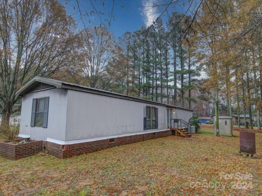 44267 Yadkin Brick Road, New London, NC 28127.  MLS# CAR4206586, YatesRealty ID 2292. 