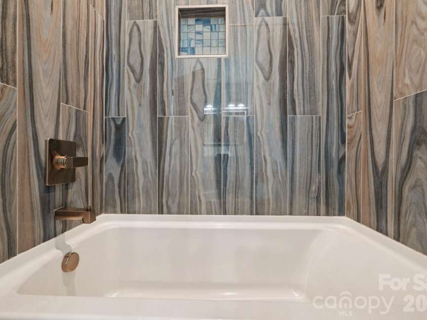 1821 Garibaldi Avenue, Charlotte, NC 28208.  MLS# CAR4354837, YatesRealty ID 22920. Bath 2