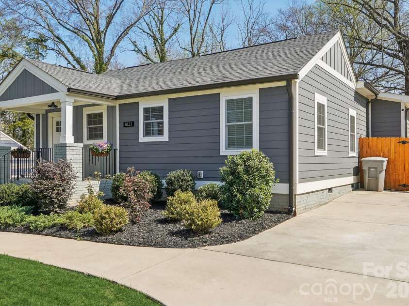 1821 Garibaldi Avenue, Charlotte, NC 28208.  MLS# CAR4354837, YatesRealty ID 22920. Driveway