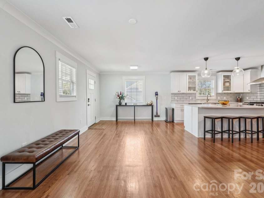 1821 Garibaldi Avenue, Charlotte, NC 28208.  MLS# CAR4354837, YatesRealty ID 22920. Entry