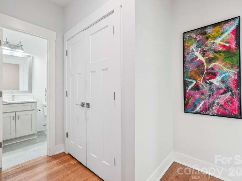 1821 Garibaldi Avenue, Charlotte, NC 28208.  MLS# CAR4354837, YatesRealty ID 22920. Half Bath