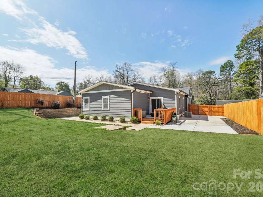 1821 Garibaldi Avenue, Charlotte, NC 28208.  MLS# CAR4354837, YatesRealty ID 22920. Huge backyard
