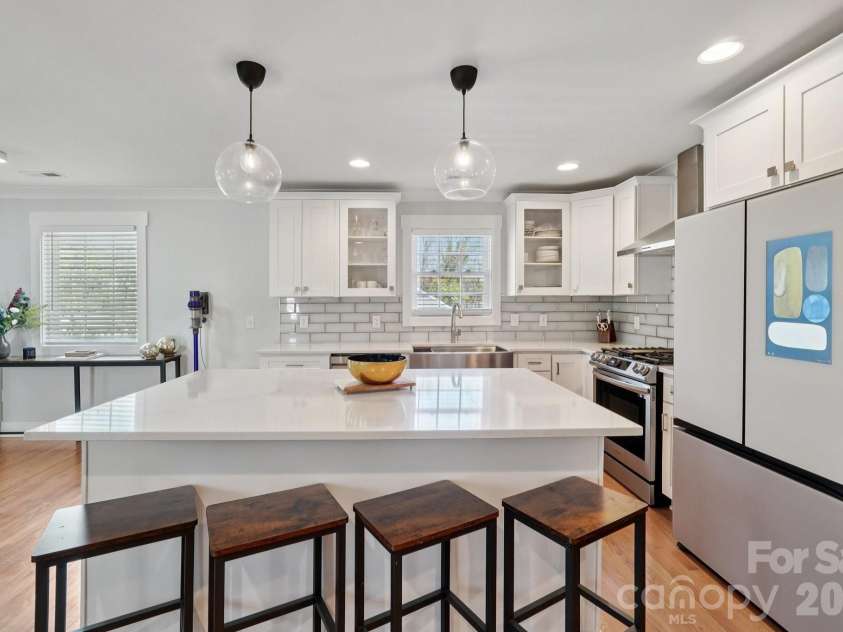 1821 Garibaldi Avenue, Charlotte, NC 28208.  MLS# CAR4354837, YatesRealty ID 22920. Kitchen