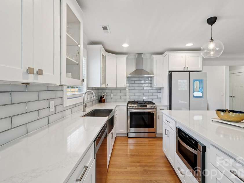 1821 Garibaldi Avenue, Charlotte, NC 28208.  MLS# CAR4354837, YatesRealty ID 22920. Kitchen