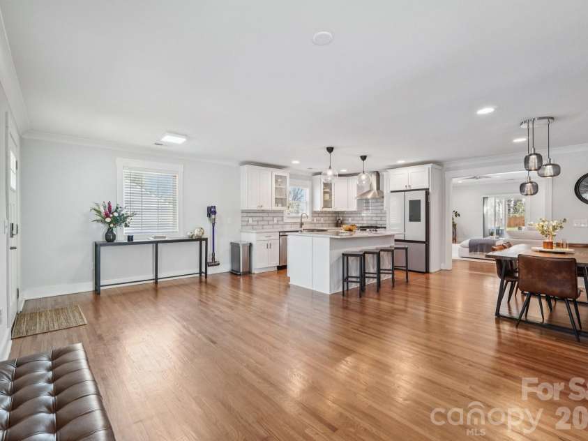 1821 Garibaldi Avenue, Charlotte, NC 28208.  MLS# CAR4354837, YatesRealty ID 22920. Open floor plan