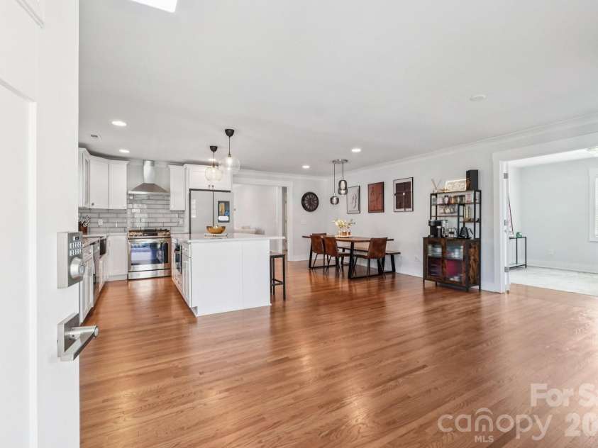 1821 Garibaldi Avenue, Charlotte, NC 28208.  MLS# CAR4354837, YatesRealty ID 22920. Welcome Home!