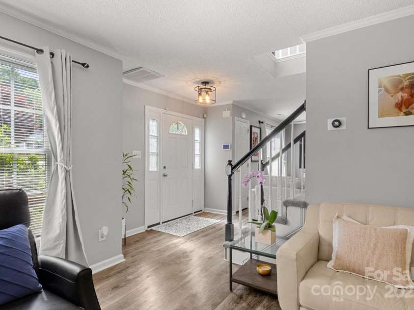 8819 Kishorn Court, Charlotte, NC 28215.  MLS# CAR4251136, YatesRealty ID 22920. 