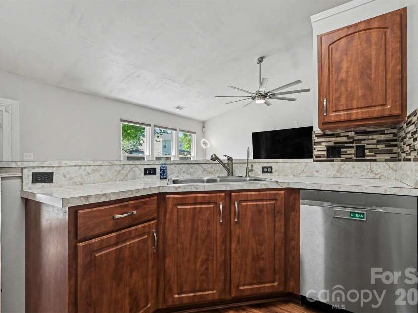 199 Austin Run Court, Kannapolis, NC 28083.  MLS# CAR4369473, YatesRealty ID 22921. 