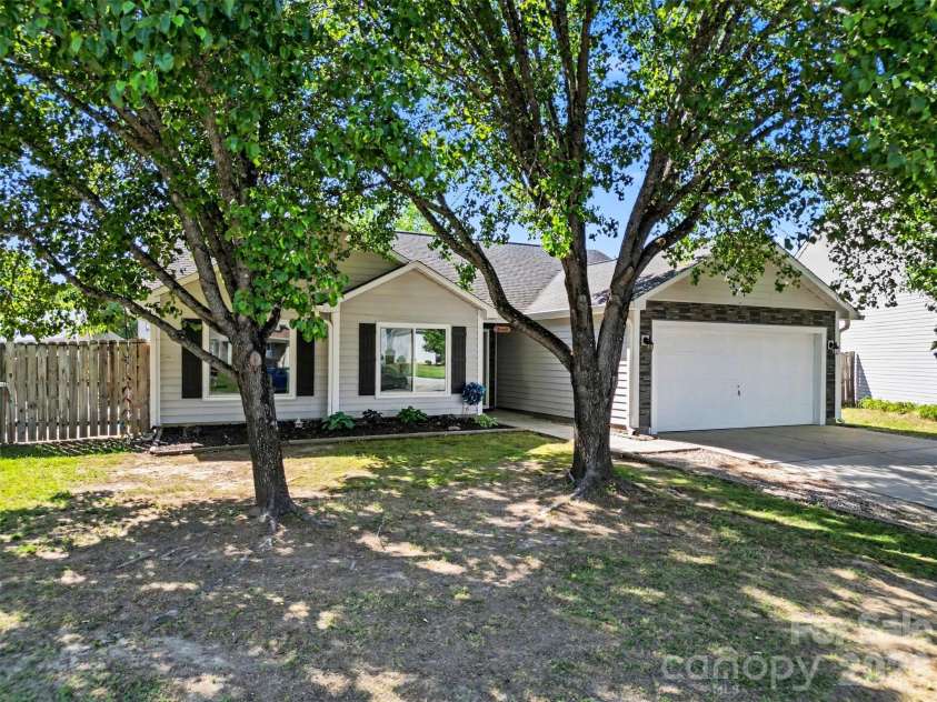 199 Austin Run Court, Kannapolis, NC 28083.  MLS# CAR4369473, YatesRealty ID 22921. 