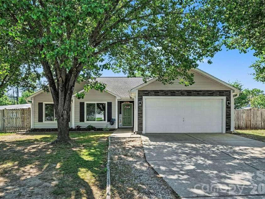 199 Austin Run Court, Kannapolis, NC 28083.  MLS# CAR4369473, YatesRealty ID 22921. 