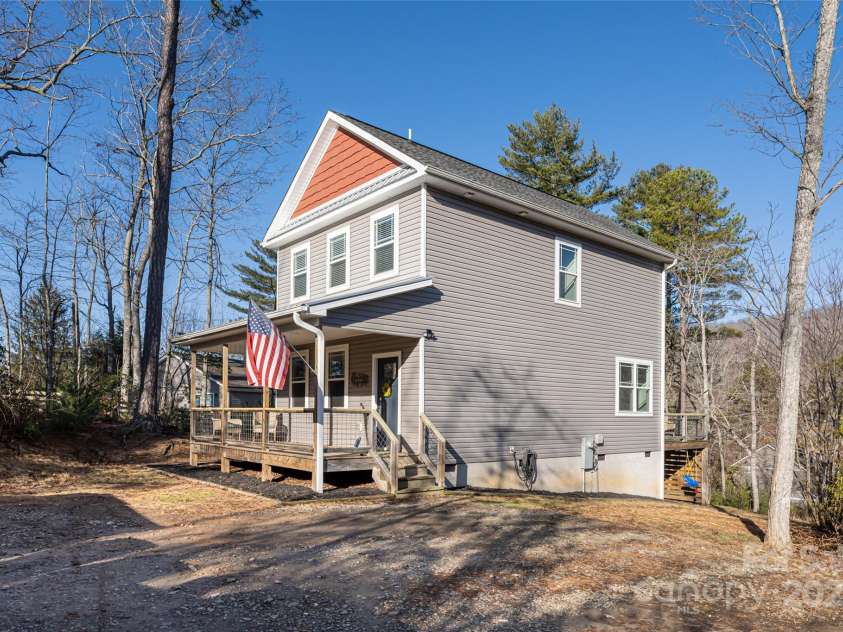 7 Pineview Road, Fairview, NC 28730.  MLS# CAR4211206, YatesRealty ID 22923. 