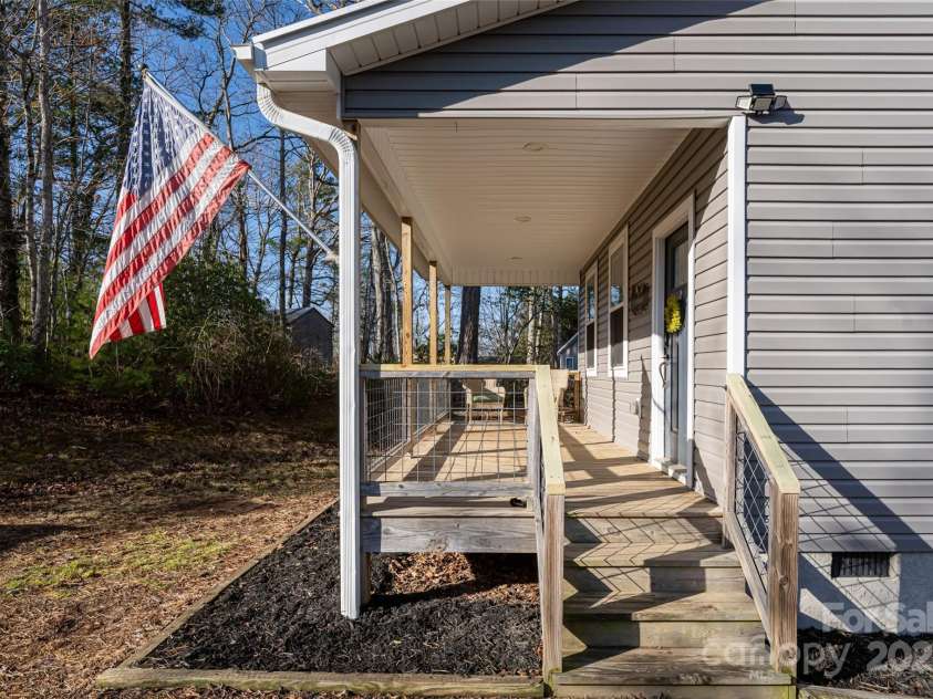 7 Pineview Road, Fairview, NC 28730.  MLS# CAR4211206, YatesRealty ID 22923. 