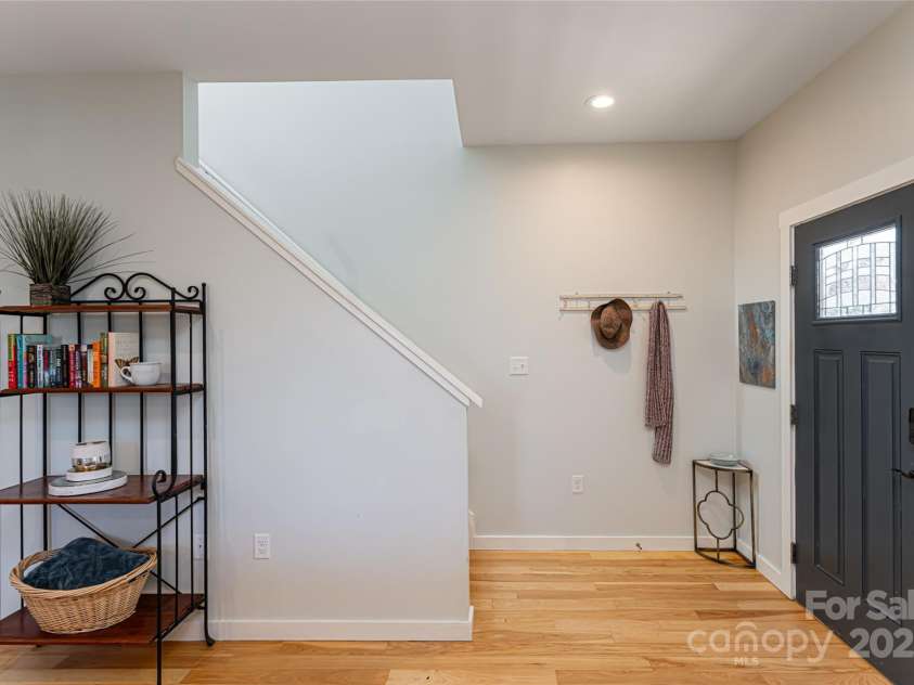 7 Pineview Road, Fairview, NC 28730.  MLS# CAR4211206, YatesRealty ID 22923. 