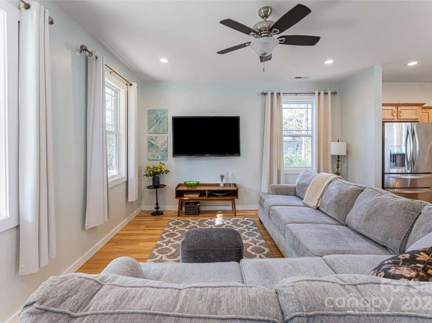 7 Pineview Road, Fairview, NC 28730.  MLS# CAR4211206, YatesRealty ID 22923. 