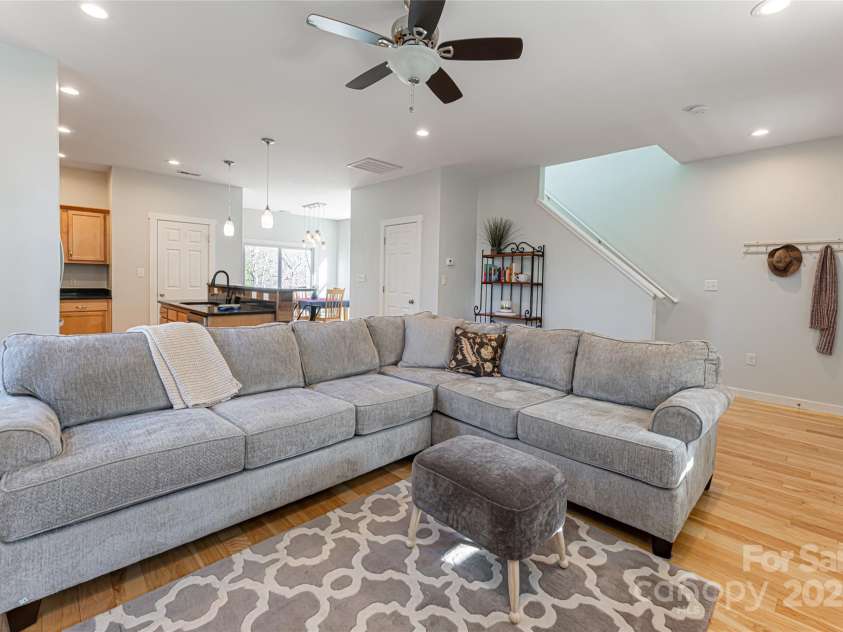 7 Pineview Road, Fairview, NC 28730.  MLS# CAR4211206, YatesRealty ID 22923. 