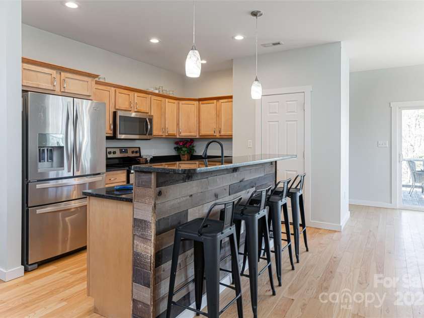 7 Pineview Road, Fairview, NC 28730.  MLS# CAR4211206, YatesRealty ID 22923. 