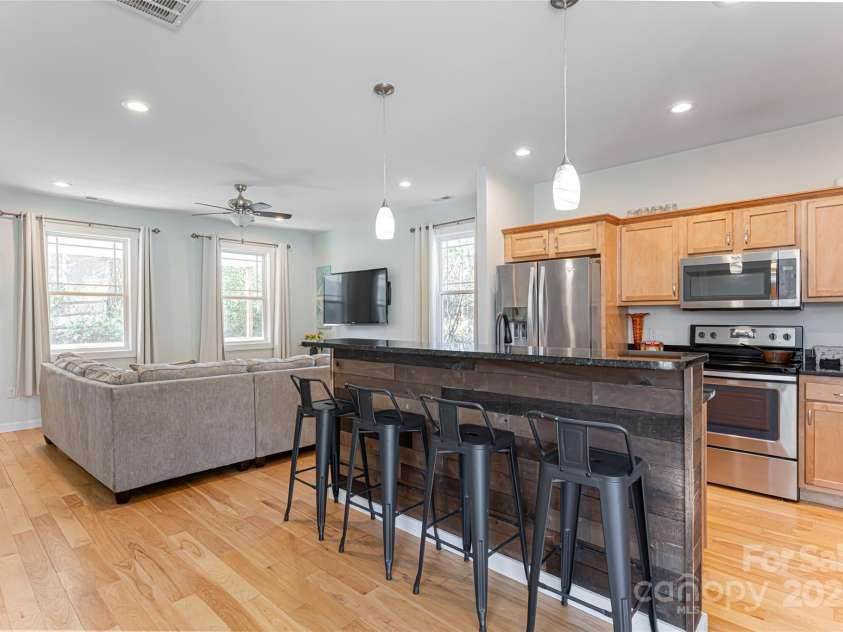 7 Pineview Road, Fairview, NC 28730.  MLS# CAR4211206, YatesRealty ID 22923. 