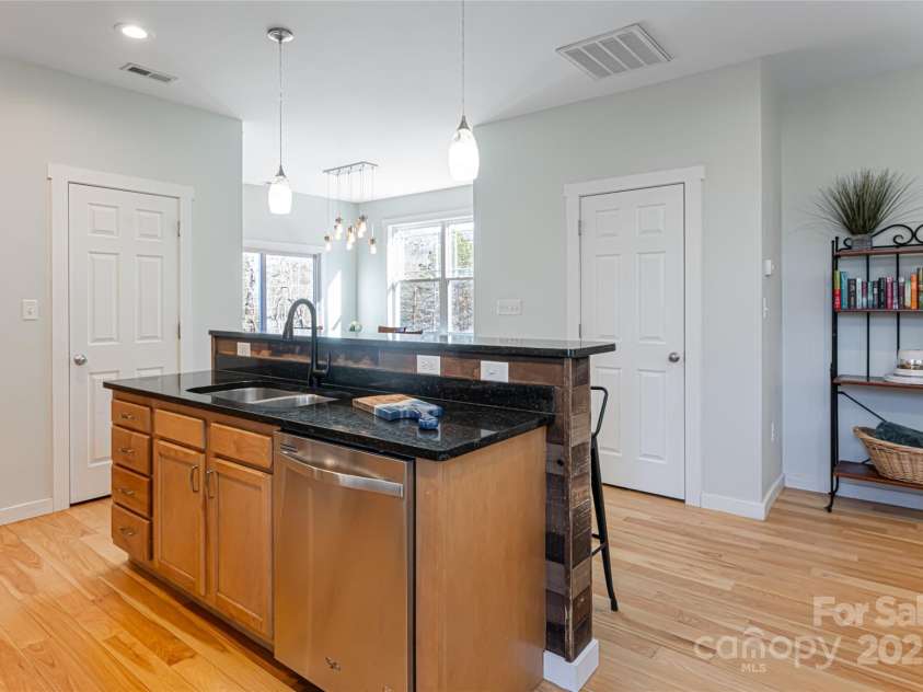 7 Pineview Road, Fairview, NC 28730.  MLS# CAR4211206, YatesRealty ID 22923. 