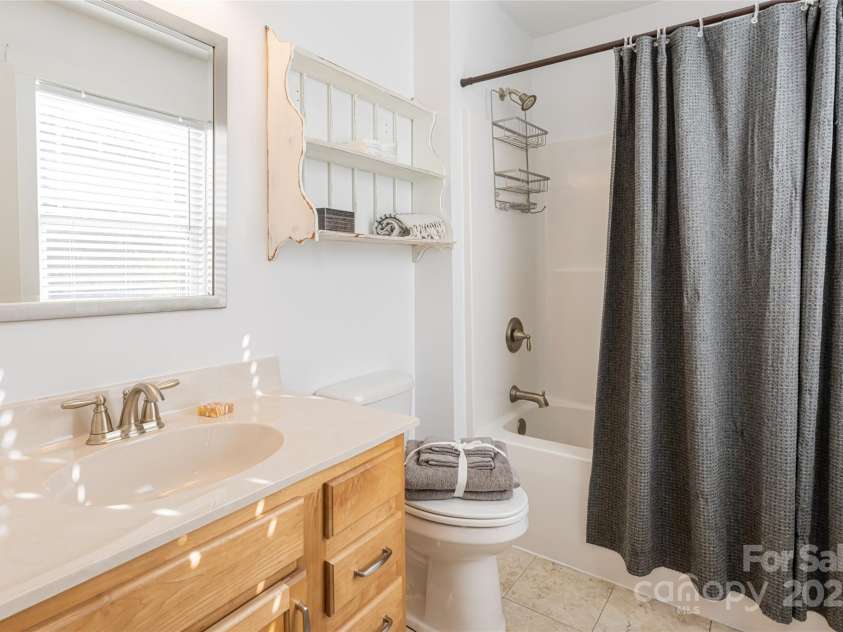 7 Pineview Road, Fairview, NC 28730.  MLS# CAR4211206, YatesRealty ID 22923. 