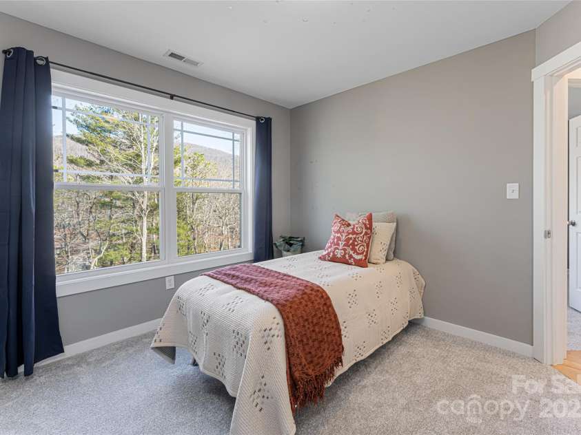 7 Pineview Road, Fairview, NC 28730.  MLS# CAR4211206, YatesRealty ID 22923. 