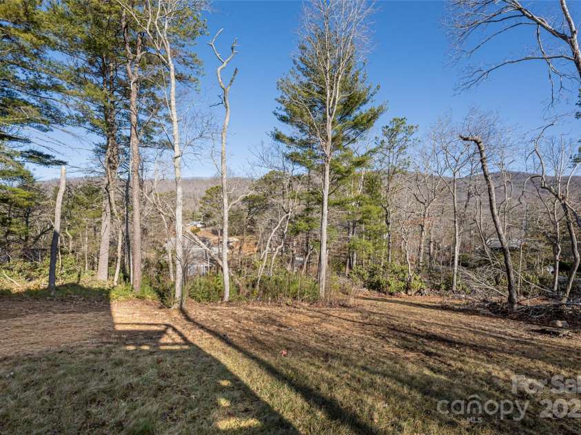 7 Pineview Road, Fairview, NC 28730.  MLS# CAR4211206, YatesRealty ID 22923. 